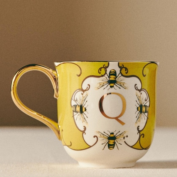 NWT Anthropologie Lou Rota Monogram Nature Mug Letter Q Queen Bee - Picture 1 of 3